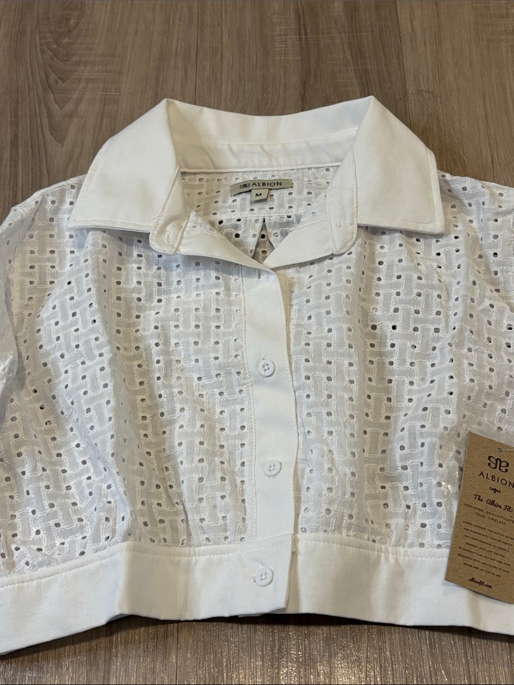 Albion NWT White Eyelet Buttoned Crop - Picture 5 of 15